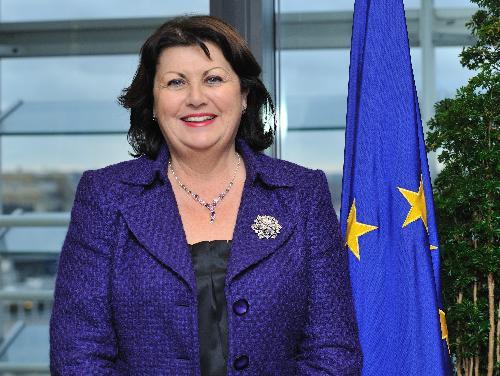Máire Geoghegan-Quinn, Comisaria de Investigación e Innovación